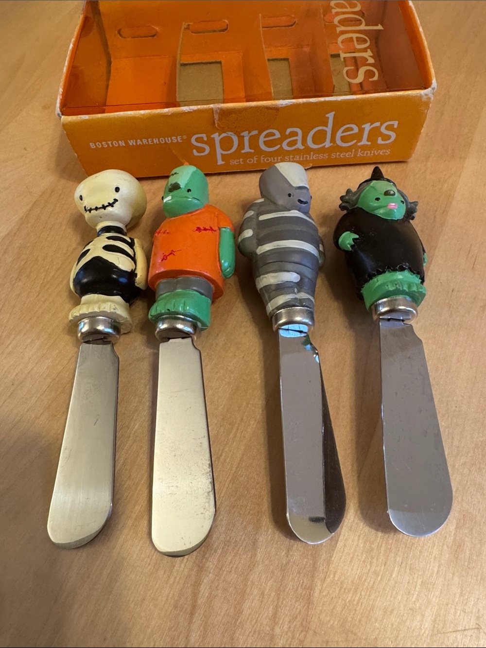 Set of 4 Festive stainless steel Ghosts & Goblins cheese/butter spreader set